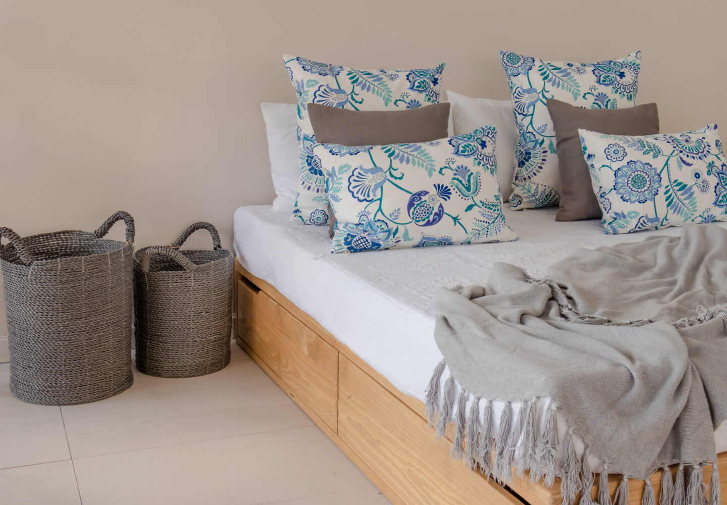 queen size drawer bed